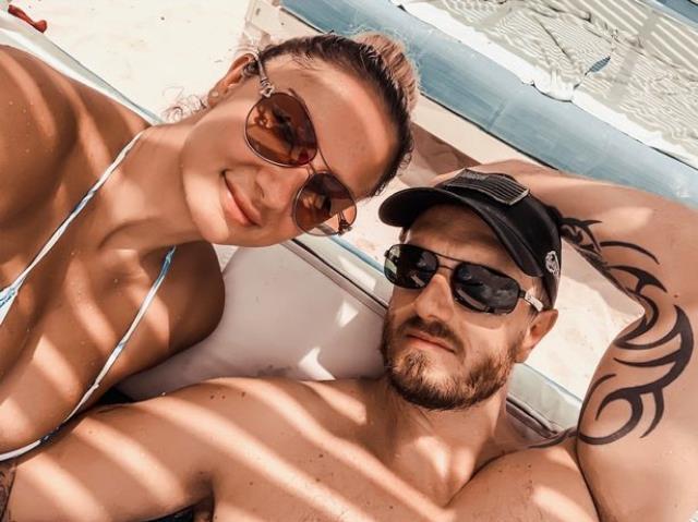 Cinsel ilişki için kocasına arkadaşını ayarlayan kadının hemcinslerine eleştirisine tepki yağıyor