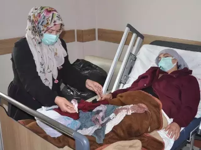 Kendisine gece yemek hazırlamayan 6 çocuğunun annesini defalarca sırtından bıçakladı