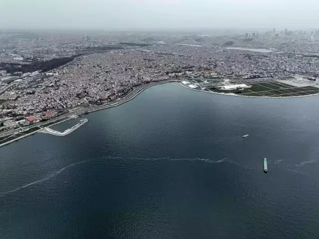 İstanbul'da denizdeki kirlilik dron ile görüntülendi