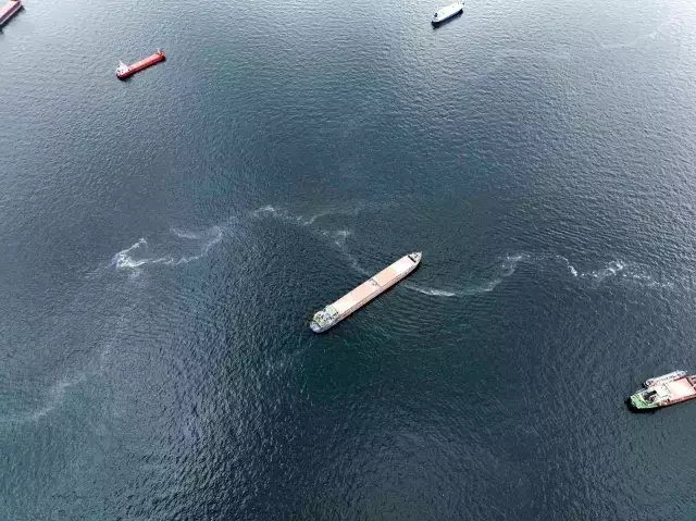 İstanbul'da denizdeki kirlilik dron ile görüntülendi