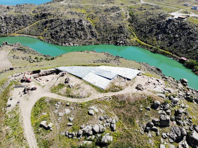 Türkiye'de kazı yapan Japon bilim insanları, yer altında gördüklerine inanamadı: Bu saray harika