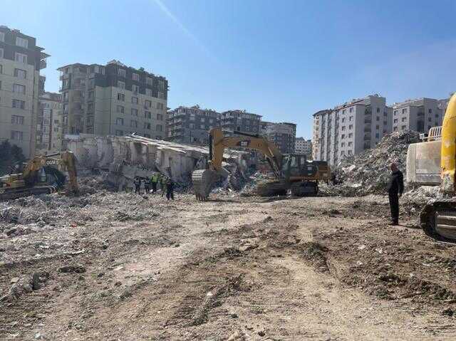 Rönesans Rezidans'la ilgili vahim iddia: Toplanma alanına çıkarılan yüzlerce kişi 2. depremde enkaz altında kaldı