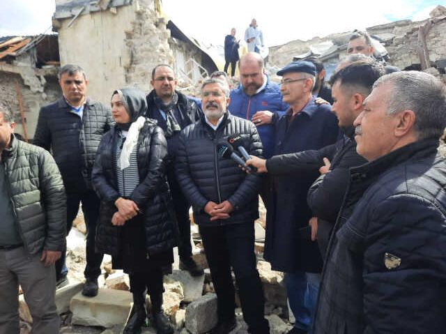 Gazetecilerden depremin vurduğu Hatay'a ziyaret! AK Partili Yayman çalışmalar hakkında bilgi verdi