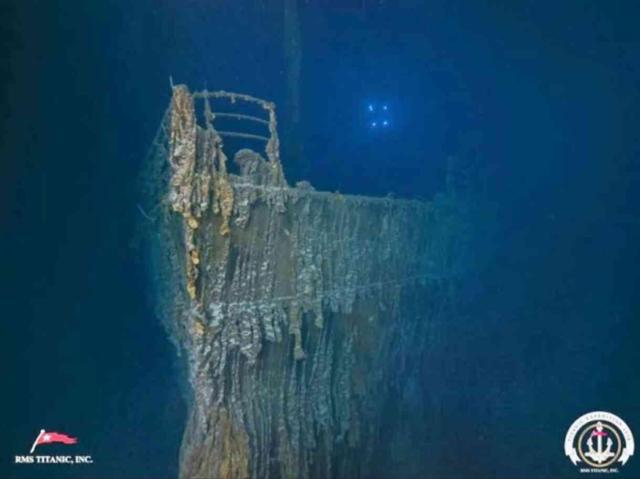 Robot denizaltılar, Titanik'in enkazında gizemli bir kayıp heykel ve tırabzan keşfetti