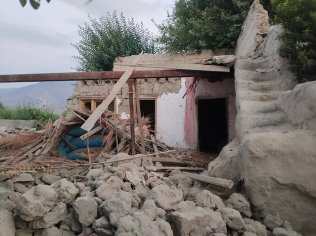 Yerle bir olan Afganistan cehennemi yaşıyor! Bir şiddetli deprem daha