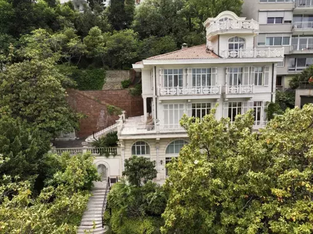 Boğazın en pahalısı Beyaz Köşk dördüncü ihalede satıldı