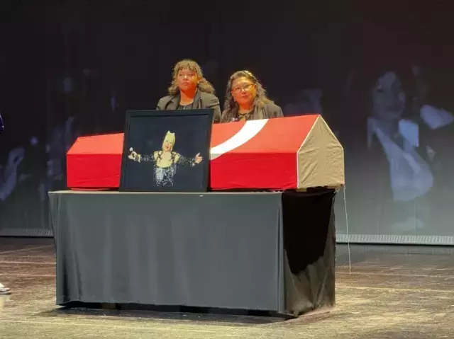 وداع با موزز آباجی! عمله ساین غرق در اشک شد