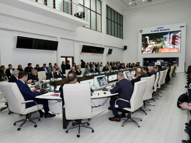 Türk siyasetinde görülmemiş sözler! CHP'li isimden Bakan Kurum'a: Tarihe geçtiniz