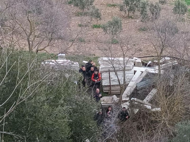 İzmir'de otomobil, dere üzerindeki köprüden geçerken sele kapıldı: 2 ölü