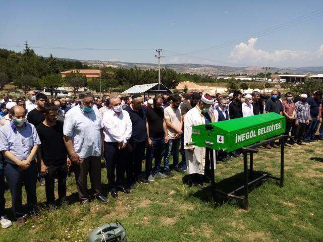 Bu acıya yürek dayanmaz! 2 kızını da aynı gün toprağa verdi, karısı hastanede yaşam savaşı veriyor
