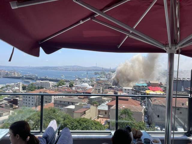 İstanbul'da oyuncak deposunda yangın! Olay yerine ekipler sevk edildi