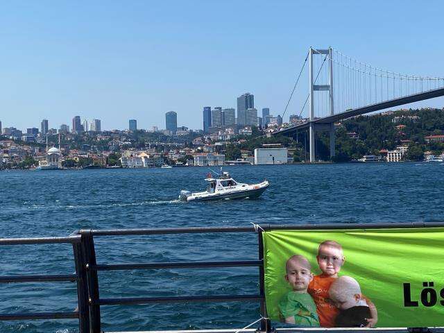 Kuzguncuk'ta denizde ölüm kalım savaşı! Anadolu Ajansı görevlisi, iskeleye kadar geldikten sonra denizin dibine battı