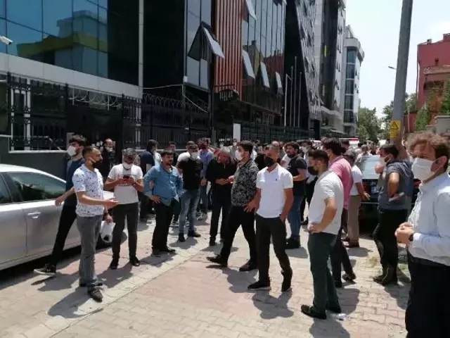 SAS Holding önünde eylem! Yüksek kar vaadiyle büyük paralar yatırıp mağdur oldular