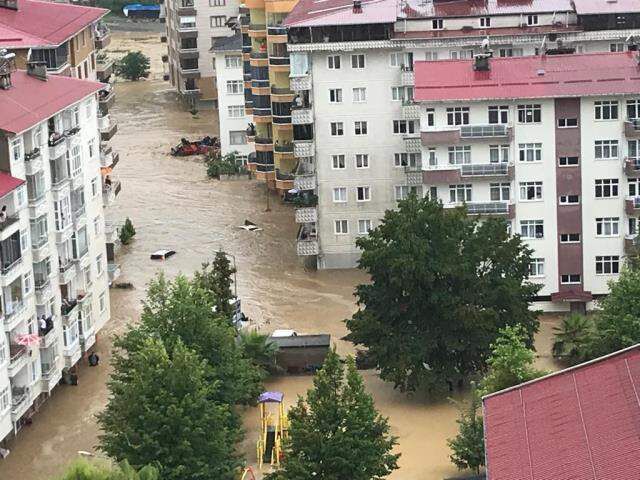 Rize'nin ardından Artvin de sele teslim! Mahsur kalan vatandaşlar böyle kurtarıldı