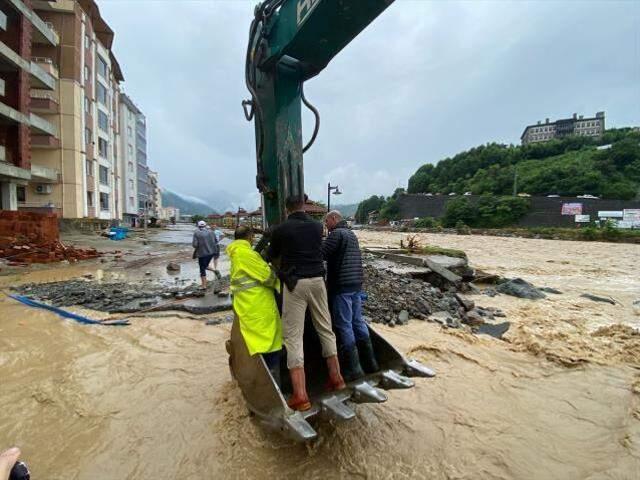 Son Dakika! Bakan Soylu: Artvin'deki sel felaketine patlayan barajın neden olduğu iddiaları doğru değil