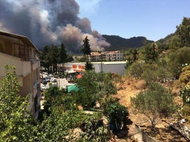 Son Dakika: Bir yangın da Marmaris'te çıktı! Armutalan'da yükselen alevler yerleşim yerlerini tehdit ediyor
