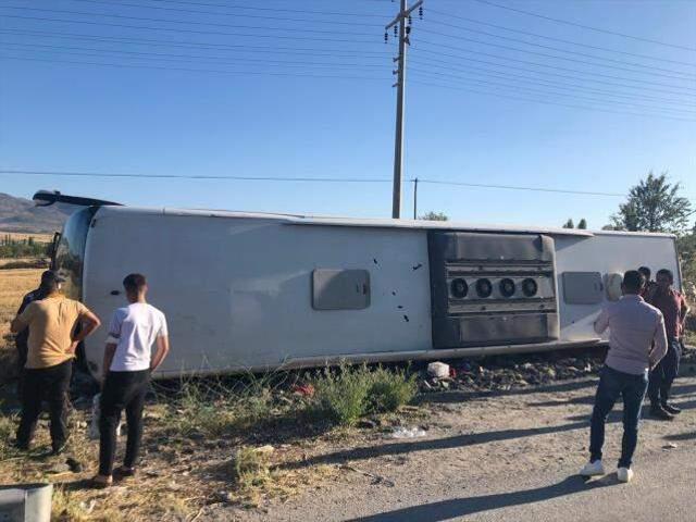 Son Dakika: Uşak'ta yolcu otobüsü devrildi! İlk belirlemelere göre çok sayıda yaralı var