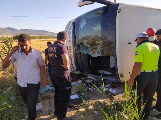 Son Dakika: Uşak'ta yolcu otobüsü devrildi! İlk belirlemelere göre çok sayıda yaralı var