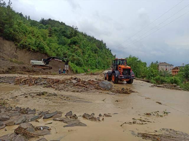 Karadeniz sele teslim! Sağanak yağış Bartın, Sinop, Samsun, Kastamonu ve Karabük'te hayatı felç etti