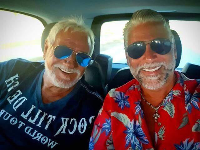 Şarkıcı Fedon ve oğlu Theo Kalyoncu'nun benzerliği ağızları açık bıraktı! Her gören ikiz zannetti