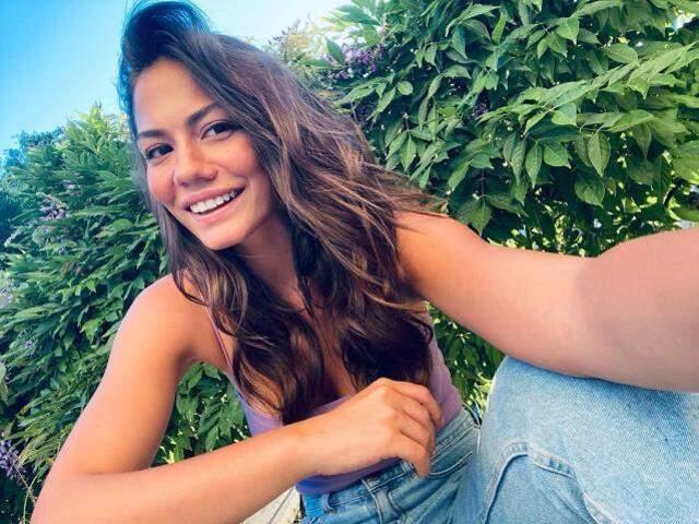 Ablasının düğününe katılmadığı iddia edilen Demet Özdemir, suskunluğunu bozdu: Aramız çok iyi