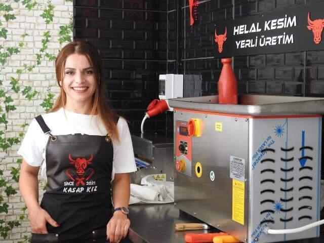 Poşet açarak işe başlayan genç kadın, şimdi kendi kasap dükkanının patronluğunu yapıyor