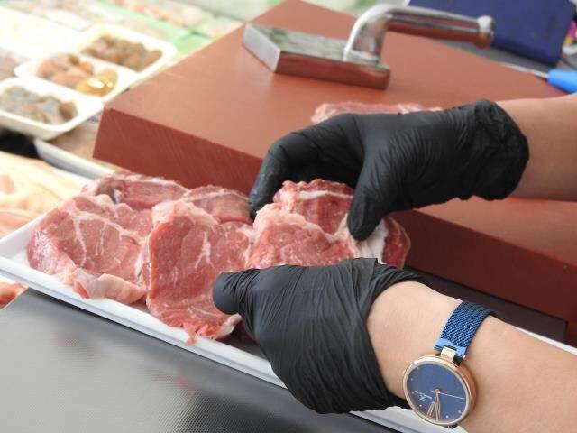 Poşet açarak işe başlayan genç kadın, şimdi kendi kasap dükkanının patronluğunu yapıyor