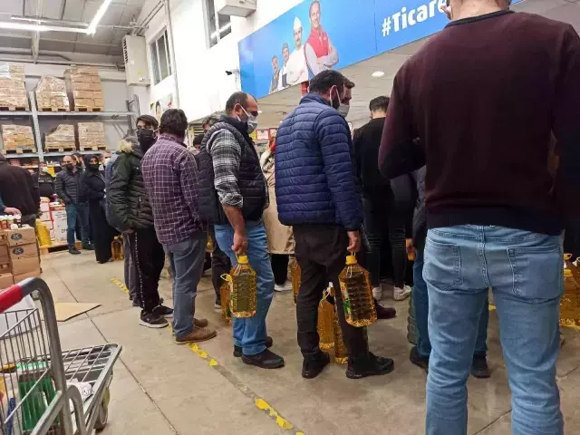 Açılışa özel ucuz yağ kapışıldı