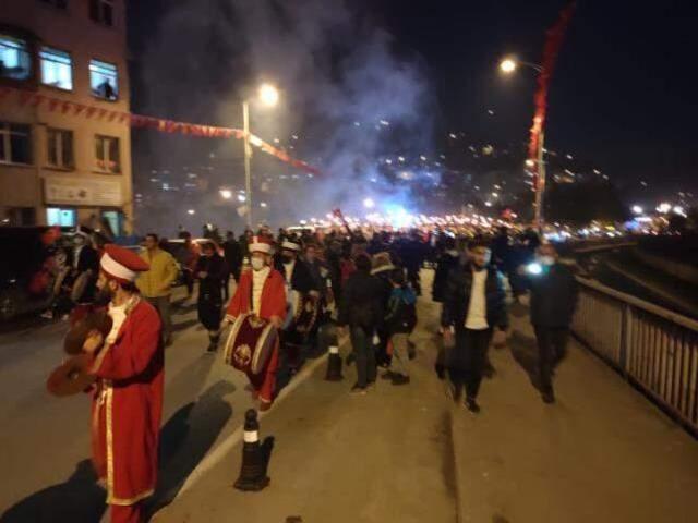 Mehterli 29 Ekim kutlaması eleştirilerine Vali'den yanıt: Biz sadece Çav Bella ile Cumhuriyet kutlamıyoruz