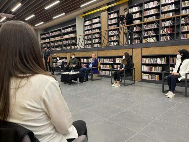 Cumhurbaşkanı Erdoğan, Batman'da gençlerle birlikte Kürtçe şarkı söyledi