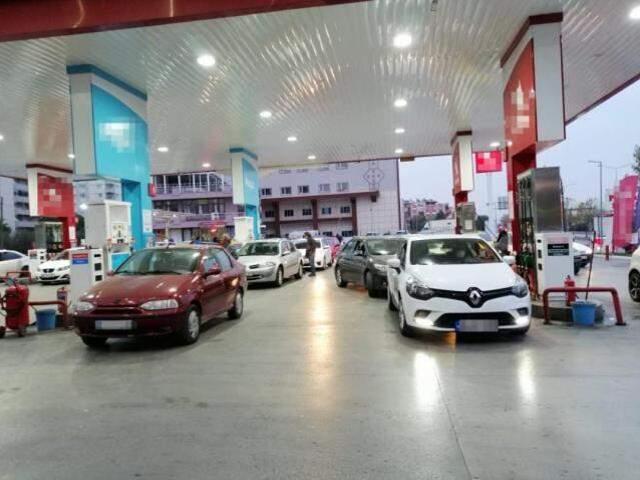 Benzin, motorin ve oto gaza büyük zam geldi! Akaryakıt istasyonlarında kuyruk oluştu