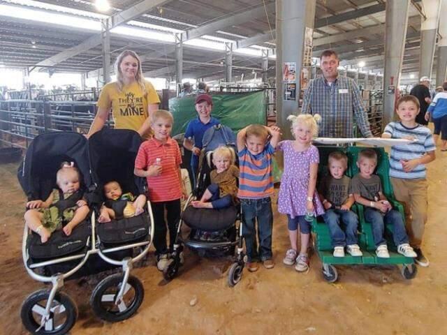 Hayatında hiç doğum kontrol hapı kullanmayan 11 çocuk annesi kadın yine hamile kaldığı için gelen eleştirilere ateş püskürdü