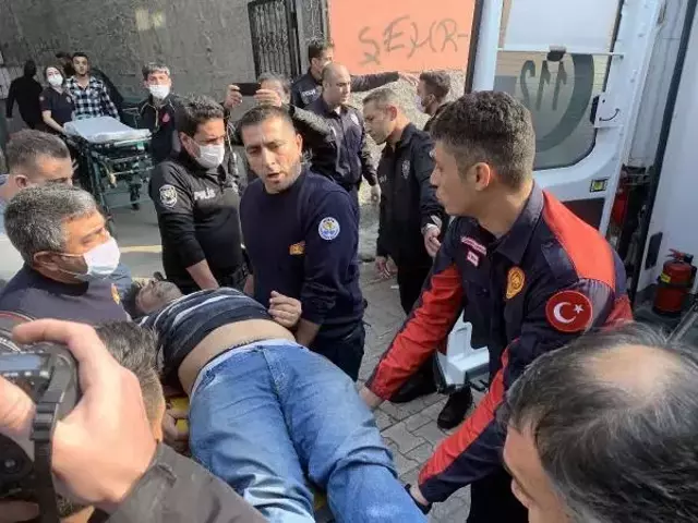 Eşine kızıp damdan atladı, komşusunun üzerine düştü! O anlar saniye saniye kamerada