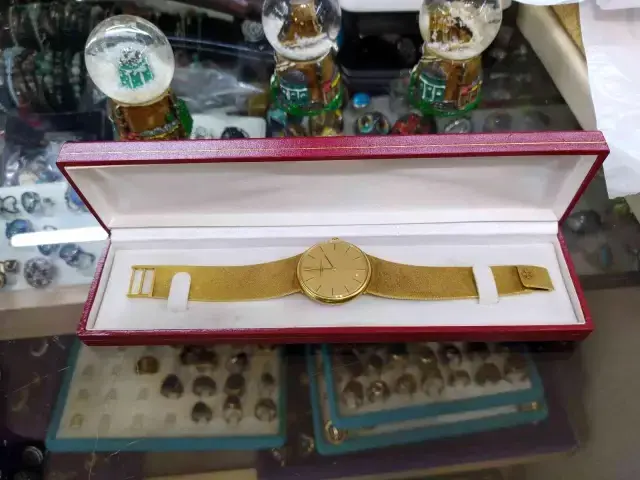 Altından yapılan yüz yıllık saat 10 bin dolara satışa çıktı