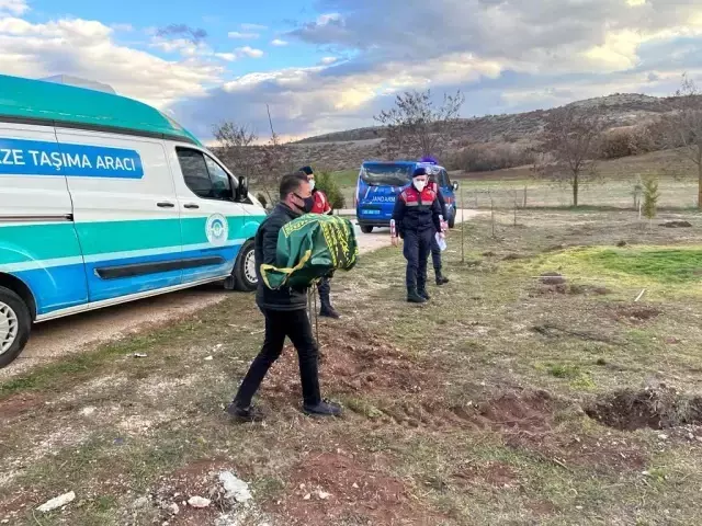 Acı gerçek otopsi raporuyla ortaya çıktı! Çöplükte cansız bedeni bulunan bebeği, kafasına sert cisimle vurarak öldürmüşler