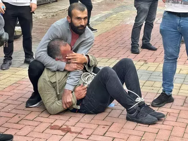 Günlerdir peşindeydiler! Esnaf, yakaladığı dolandırıcıyı elektrik kablosuyla bağladı