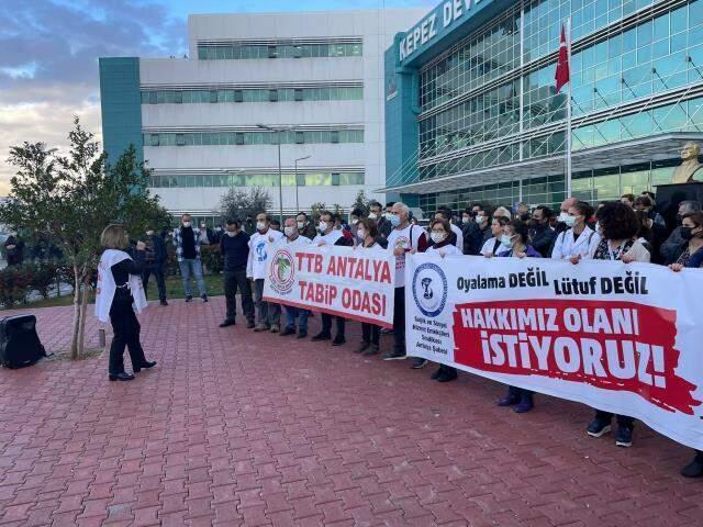 Sağlık çalışanları bugün ülke çapında grevde: Açlık ve yoksulluk sınırının altında çalışıyoruz