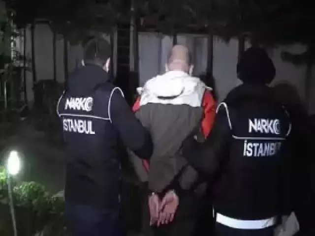 Kolombiya'da 4.9 ton kokainin ele geçirilmesiyle ilgili yürütülen soruşturmada Türkiye'den 14 kişiye gözaltı