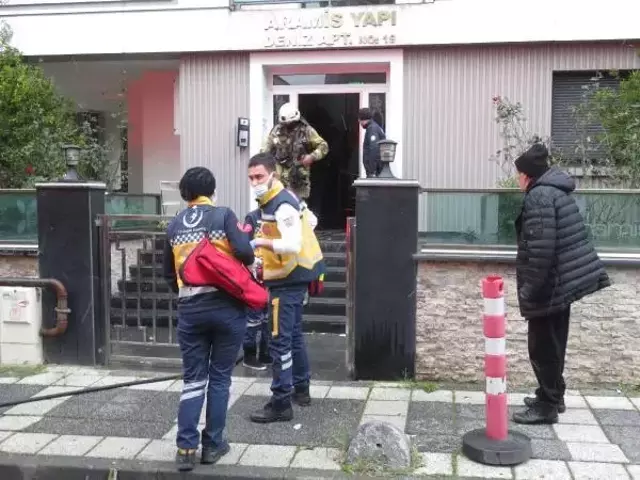 Kadıköy'de yangın paniği! 5 kişi hastanelik oldu, 1 cansız bedene ulaşıldı