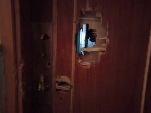 Korkunç iddia! Kirayı 1200 TL'den 4000 TL'ye çıkarmak isteyen ev sahibi, kiracıları ikna edemeyince kapıyı baltayla kırdı