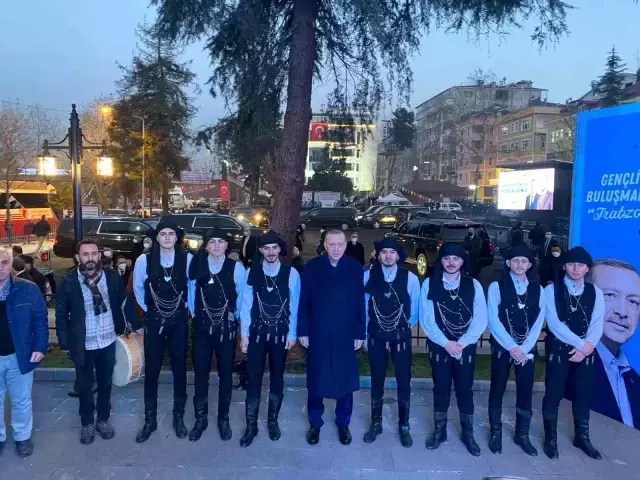 Trabzon'da ilginç anlar! Cumhurbaşkanı Erdoğan'ın adaşına verdiği tepki herkesi güldürdü