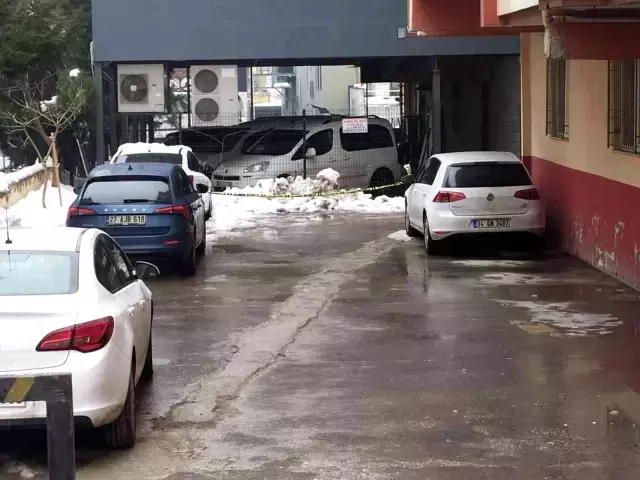 Terastan atlayan 18 yaşındaki genç kızın düşme anı, cep telefonu ile kaydedildi