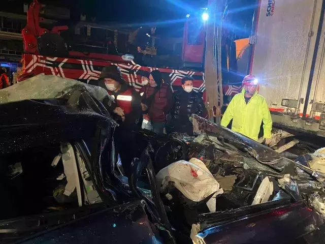 Tırın altına giren otomobilin sürücüsü yaşamını yitirdi