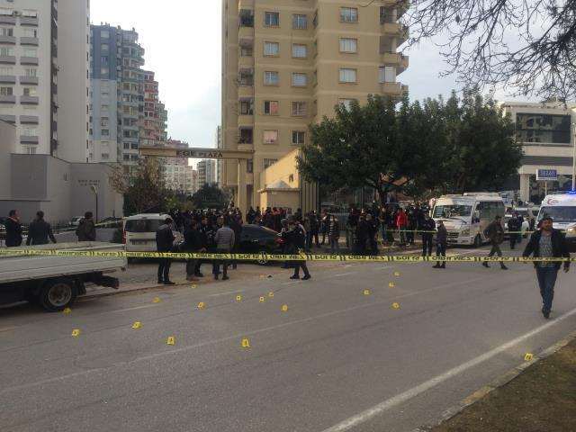 Baba ve kızına kanlı pusu! Evine gittikleri sırada silahlı saldırıya uğradılar