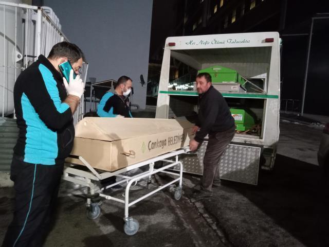 Sivas'taki aile vahşetinde tüyler ürperten detay! Babasını öldürdükten sonra çıplak halde dışarıya çıkarak donmayı beklemiş