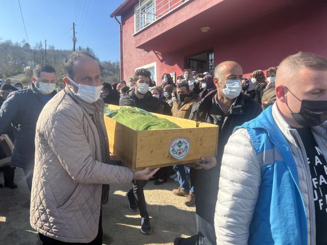 Bıçaklanarak öldürülen 16 yaşındaki Sıla'nın cenaze töreninde kahreden anlar! Annesi sinir krizi geçirdi