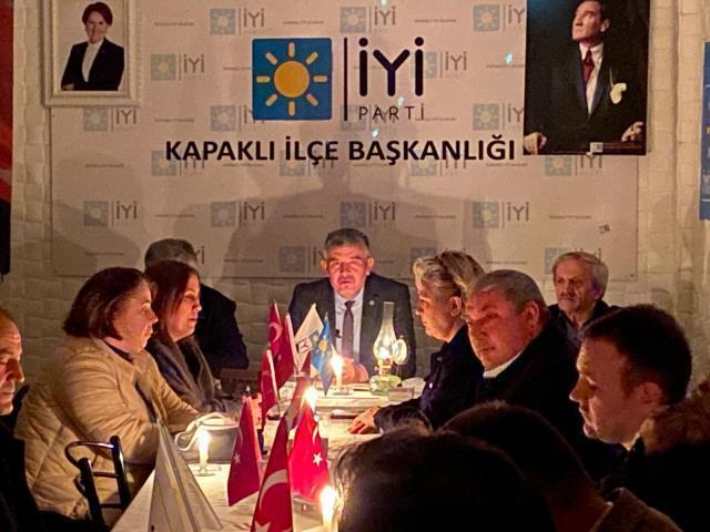 İYİ Parti'den ilginç zam protestosu! Gaz lambası ışığında parti toplantısı