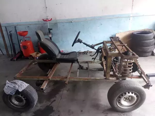 İki kardeş hurdadan 10 bin liraya araç yaptı! 80 kilometrede 3 litre yakıt harcıyor