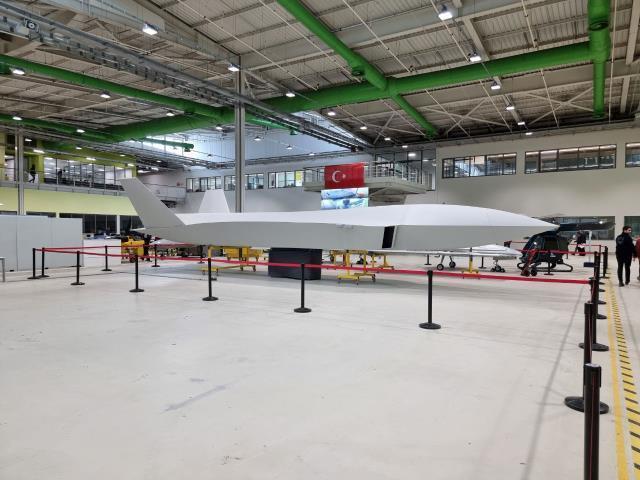 Selçuk Bayraktar'dan milyonları heyecanlandıran MİUS paylaşımı: Yolda geliyor, takipte kalın