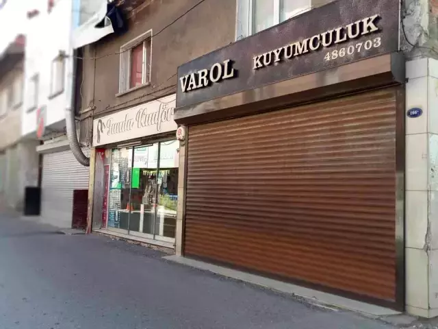 Vatandaşların güvenip kasa olarak kullandığı kuyumcu kaçtı, milyonlarca lira buhar oldu